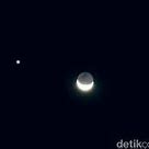 Bulan Tampak Dekat